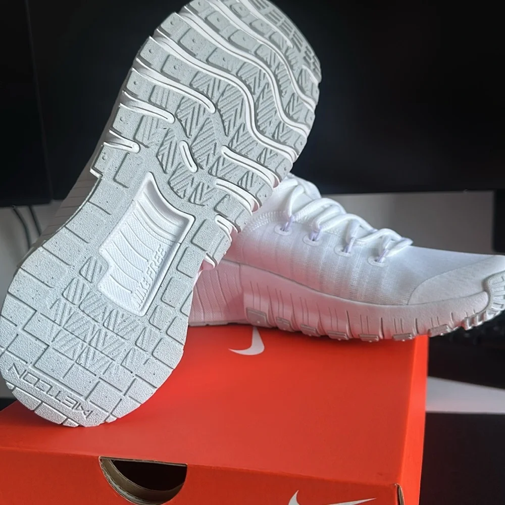 Woman’s Nike Free Metcon 6 - Picture 2 of 3